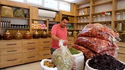 Le ministre Özhaseki a livré 338 postes de travail temporaires supplémentaires aux victimes du tremblement de terre