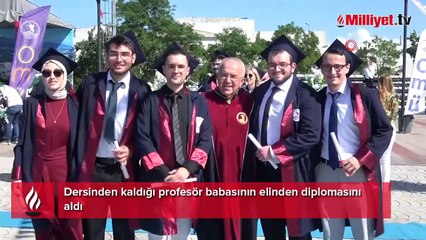 Dersinden kaldığı profesör babasının elinden diplomasını aldı