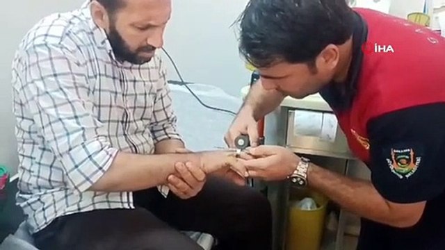 Les pompiers sont arrivés pour secourir ceux qui se sont coincés les doigts à Şanlıurfa