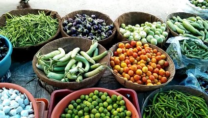 टमाटर नहीं रहा मामूली, बाजार में 120 रुपए किलो के भाव से बिक रहा