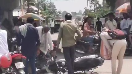 रफ्तार का कहर: दो बाइक में आमने-सामने की जोरदार भिड़ंत, युवक की हालत बनी गंभीर