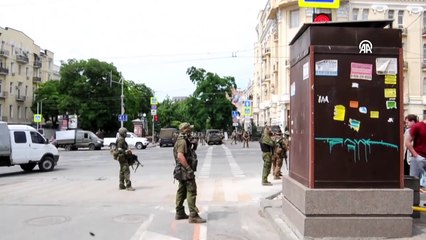 Son Dakika! Putin, sıkıyönetim ihlali nedeniyle 30 gün tutukluluğa izin veren yasayı imzaladı