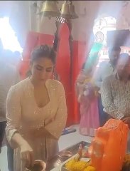 Video: अभिनेत्री सारा अली खान पहुंचीं खजराना गणेश मंदिर, किया यह काम