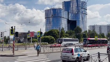 A San Pietroburgo la polizia russa fuori dal quartier generale di Wagner