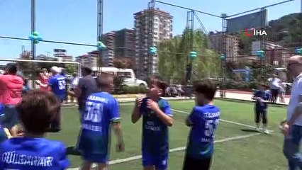 Mahalle muhtarları çocuk futbol turnuvasında teknik direktörlük yaptı