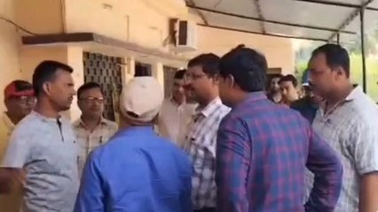 पश्चिमी चंपारण: धांधली के आरोपों की जांच को करने पहुंचे डिप्टी डायरेक्टर, मचा हड़कंप
