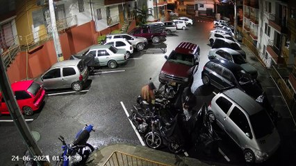 Sujetos incendian motos en el Carmen del Viboral