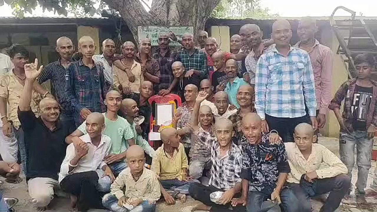 Four dozen villagers got shaved on the death of the monkey, crowd gath