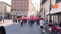 La banda intona 'Bella ciao' al corteo della CGIL in difesa del diritto alla salute