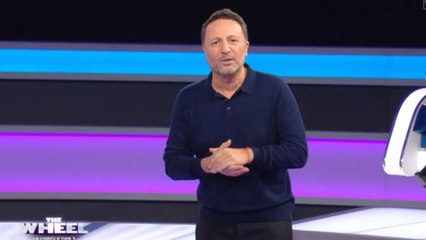 Arthur chute en pleine émission de The Wheel, son pantalon déchiré