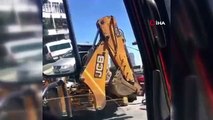 Il a essayé de le frapper avec la louche pendant le débat routier à Ümraniye... Ces moments sont filmés.