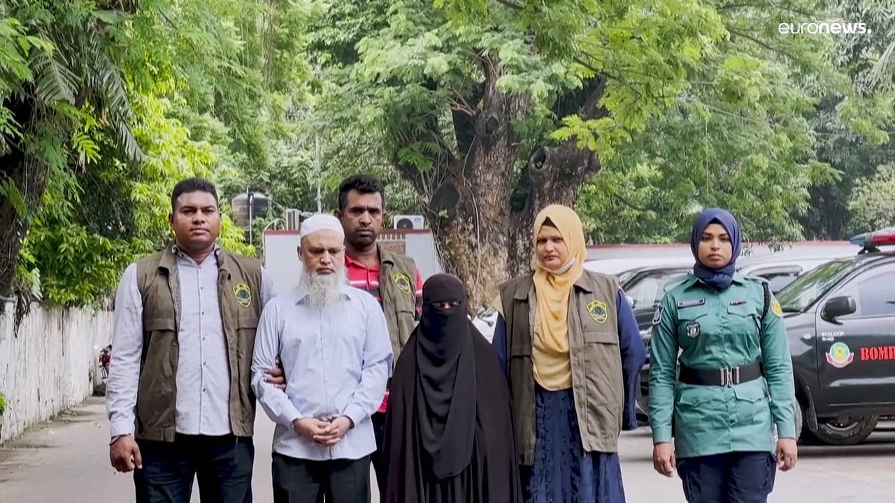 شاهد: بحوزته متفجرات ومواد لصنع قنابل.. اعتقال زعيم جماعة إسلامية متشددة في مخبئه في دكا