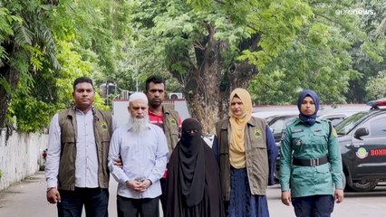 شاهد: بحوزته متفجرات ومواد لصنع قنابل.. اعتقال زعيم جماعة إسلامية متشددة في مخبئه في دكا
