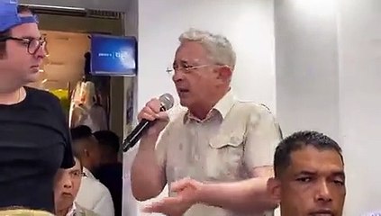 Uribe sigue en campaña para conseguir las firmas de la consulta popular