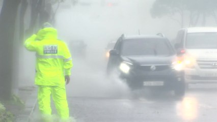 [날씨] 오늘부터 충청 이남 '장마 시작'...많은 곳 300mm↑ / YTN