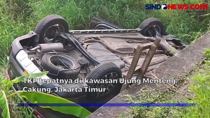 Minibus Nyemplung ke Banjir Kanal Timur, Evakusi Berlangsung Sulit
