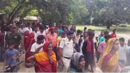 BREAKING: बदमाशों ने सरेआम युवक की गला रेतकर की हत्या, इलाके में मची सनसनी
