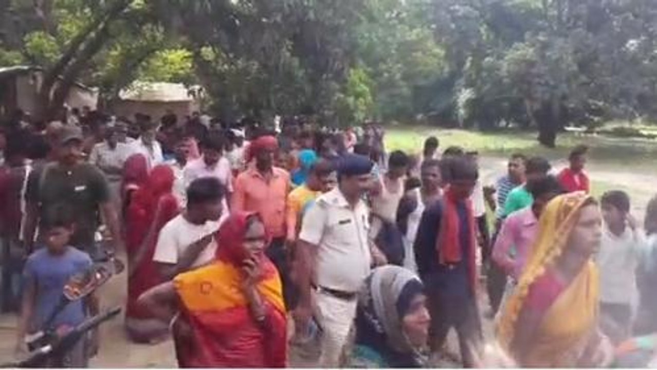 BREAKING: बदमाशों ने सरेआम युवक की गला रेतकर की हत्या, इलाके में मची सनसनी
