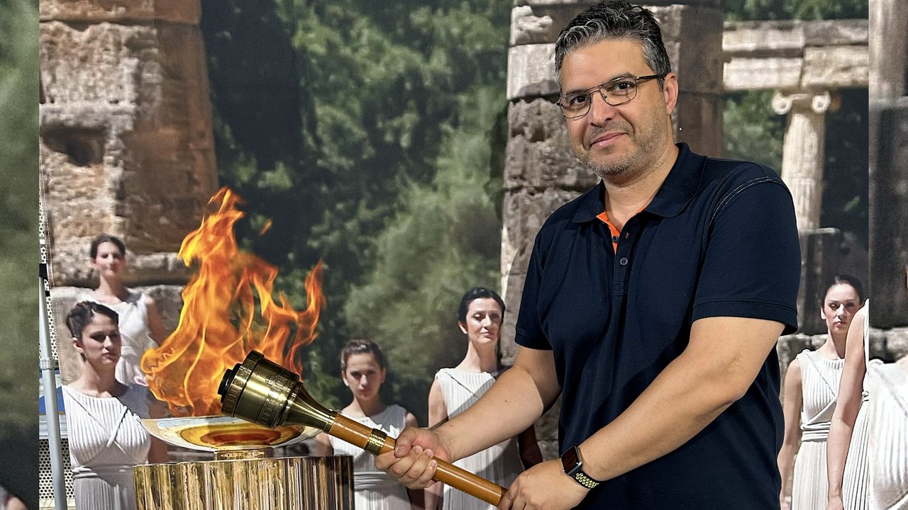 JO 2024 : ce Français s’enflamme pour les Jeux en collectionnant... les torches olympiques