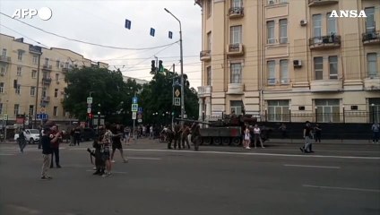 Russia, i mercenari ribelli di Wagner pattugliano le strade di Rostov