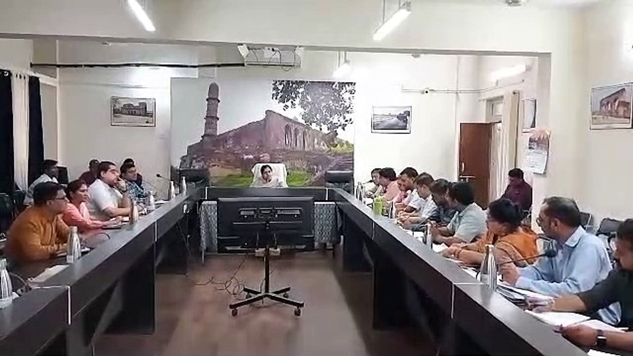 Collector strict, said those who do not work, give notice