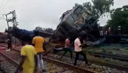 ফের দুর্ঘটনার কবলে রেল! বাঁকুড়ায় ২টি মালগাড়ির সংঘর্ষ, লাইনচ্যুত ১২টি বগি | Oneindia Bengali