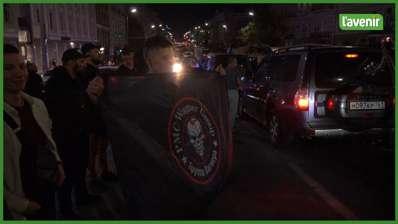 Acclamés par la foule, les combattants de Wagner quittent Rostov-sur-le-Don