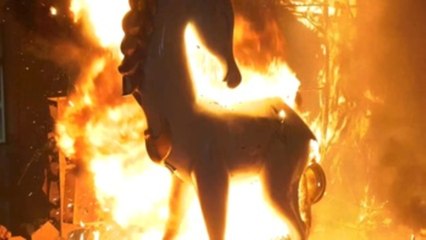 El fuego reduce a cenizas unas Hogueras de récord en Alicante
