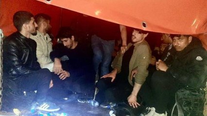 Muğla’da "dur" ihtarına uymayan kamyonun kasasından 42 kaçak göçmen çıktı