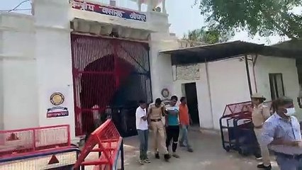 भूखे पेट ड्यूटी से जेल के तीन कार्मिकों की तबीयत बिगड़ी