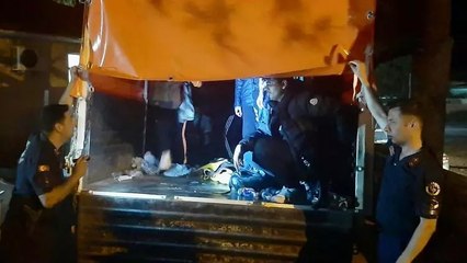 Muğla’da takiple durdurulan kamyonun kasasından 42 kaçak göçmen çıktı