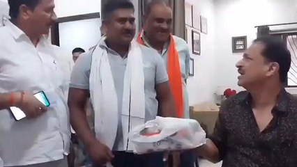 सारण: साउथ अफ्रीका में बंधक बने मजदूर को सांसद रुड़ी ने कराया मुक्त, कही यह बड़ी बात