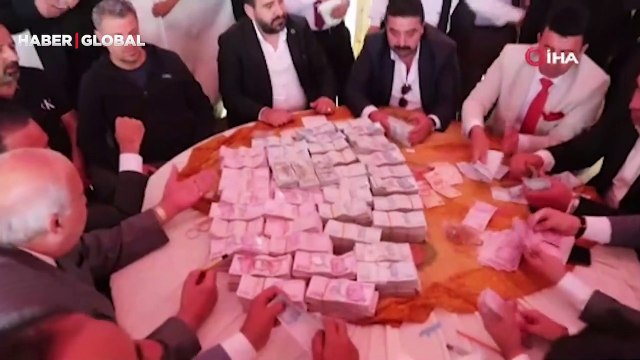 5 bin davetli katıldı! Aşiret düğününde Gelin ve damada takılanlar dudak uçuklattı