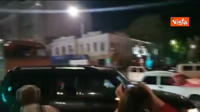 Prigozhin lascia Rostov tra gli applausi