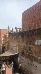 विश्व विरासत से खिलवाड़...दो दिन की छुट्टी में बना ली अवैध दुकान