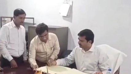 बलरामपुरः डीएम ने बैठक कर अधीनस्थों के कसे पेंच, 11 विभागों को दी बड़ी जिम्मेदारी