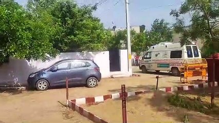 मैस का बहिष्कार कर रहे दो जेल प्रहरी की बिगड़ी तबीयत