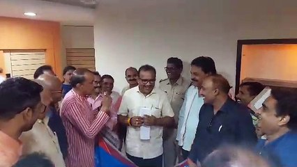 17 सू्त्रीय मांगों के संबंध में कर्मचारी संघ ने विधायक को सौंपा ज्ञापन