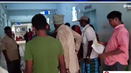 Télécharger la video: रफ्तार का कहर: सड़क दुर्घटना में बाइक सवार मां- बेटा जख्मी, हालत बनी गंभीर