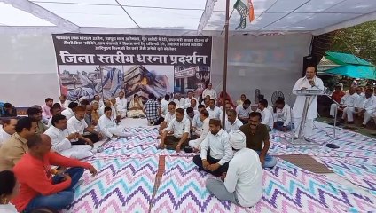 कांग्रेस ने सतरास्ते पर किया जिला स्तरीय धरना प्रदर्शन