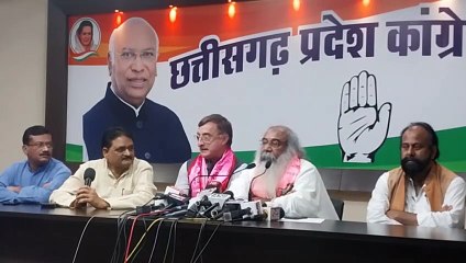 राजीव भवन में राज्य सभा सदस्य विवेक तन्खा और वरिष्ठ नेता आचार्य प्रमोद कृष्णन