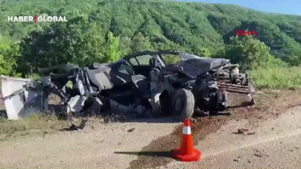 Korkunç kaza! Otomobil ile kamyon çarpıştı, ölü ve yaralılar var