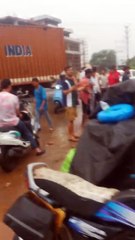 प्याज से भरा ट्रक पलटा रिंग रोड़ 1 पर