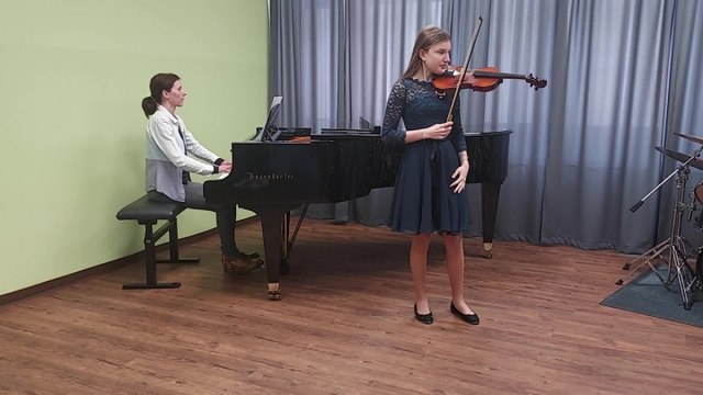 Klara Kovac - Oscar Rieding: Concertino for violin, op. 24 (2. Andante sostenuto, 3. Allegro)