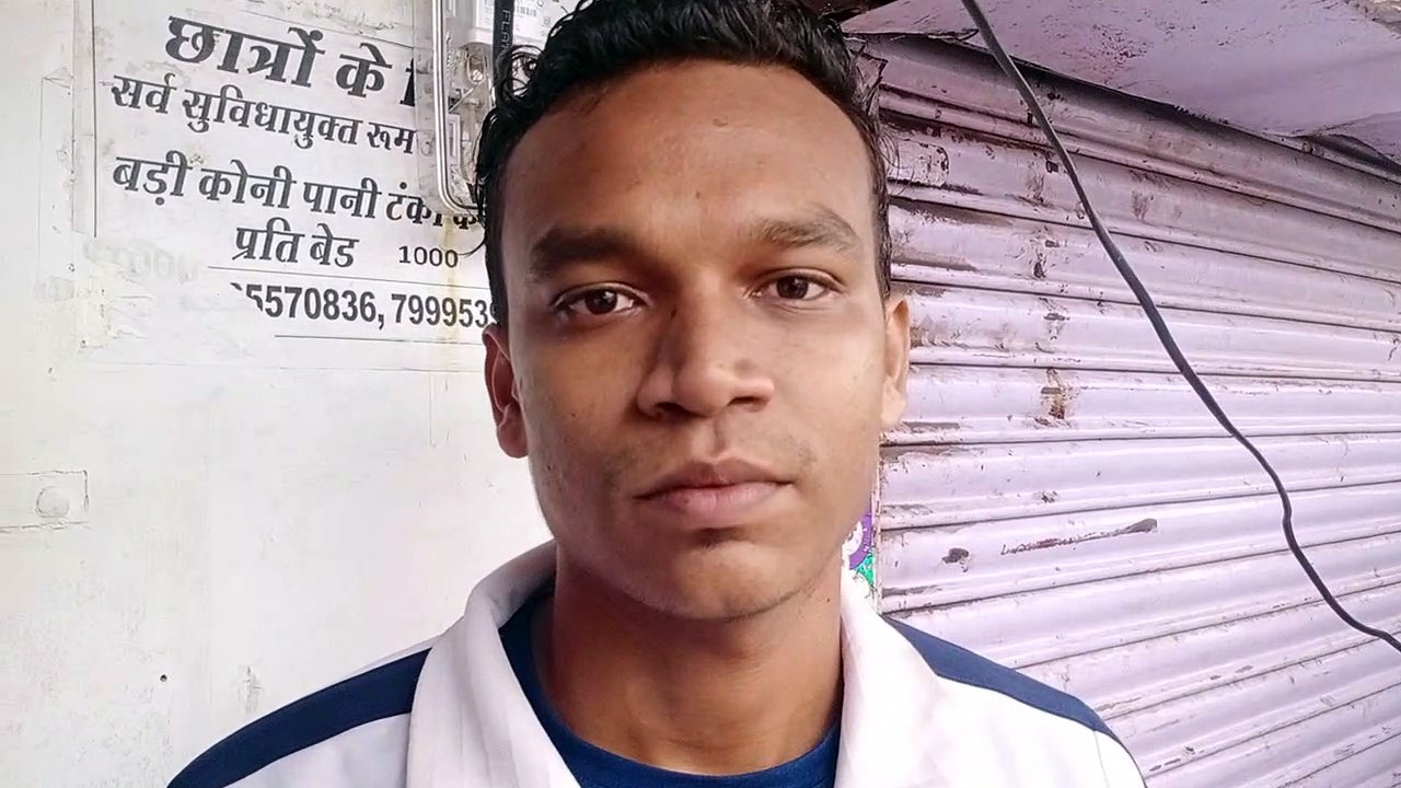 तोड़फोड़ से दुकानदार ही नहीं विद्यार्थी भी हुए...