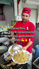 Venezolano regresa a su país y la rompe cocinando comida peruana: "Les tengo comiendo mostrito" parte 2