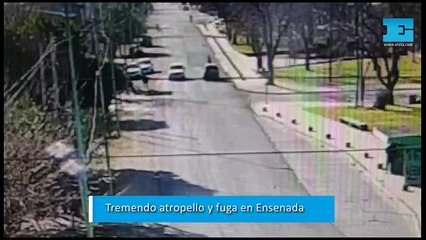 Tremendo atropello en Ensenada: una mujer voló por el aire, el conductor fugó y abandonó el auto