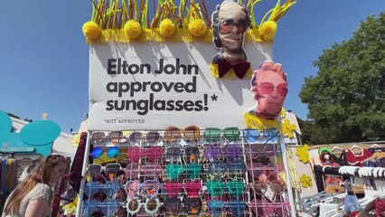 Des fans et des paillettes pour les adieux d'Elton John au public britannique à Glastonbury