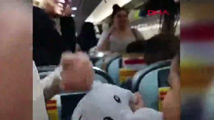 Uçağa son anda binmeye çalışan yolcu ortalığı bir birine kattı