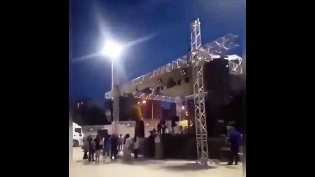 Saray'ın gözde türkücüsü Yavuz Bingöl izleyicileri beğenmedi sahneyi terk etti